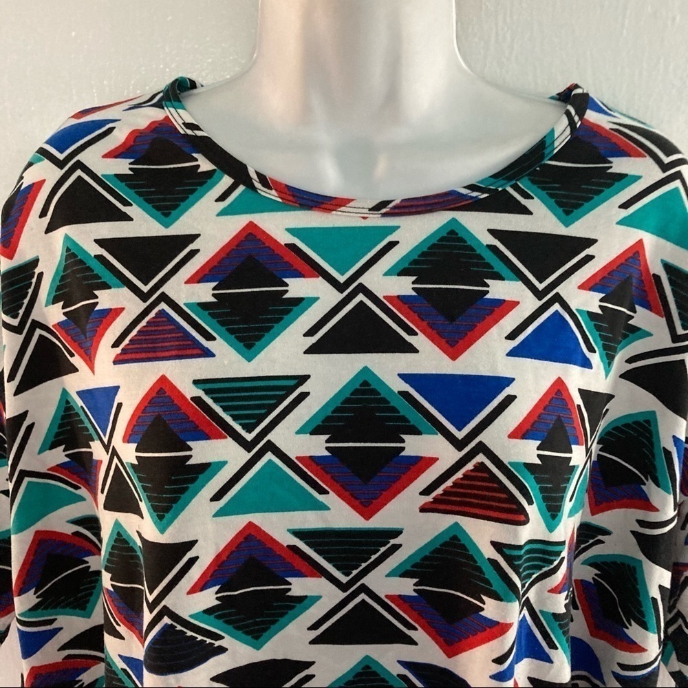 Lularoe Geometric Print Irma Knit Top White Black S - Picture 3 of 5